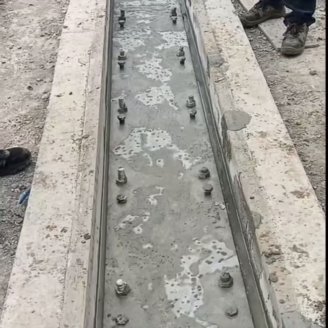 花垣港口码头起重机龙门吊重型机械设备稳固用早强快凝轨道胶泥